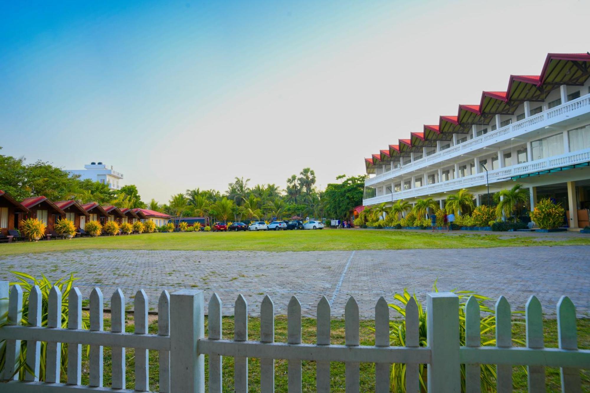 Jkab Beach Resort Trincomalee Exterior photo